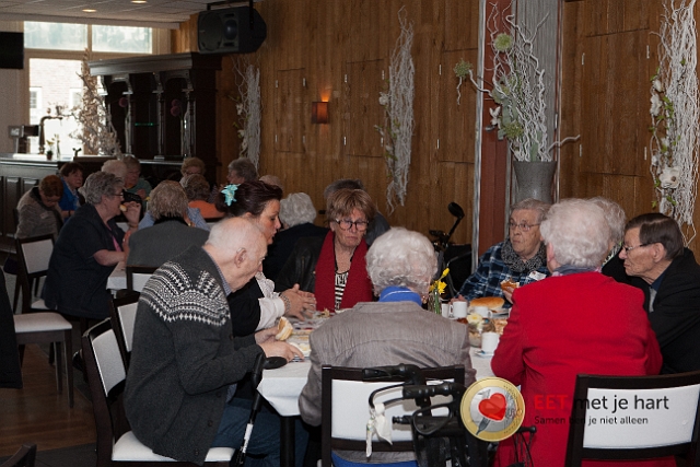 20150322 frans versteden fotografie - tilburginbeeld FRVE0700.jpg - eet met je hart lunch en creatieve workshop paastakken maken